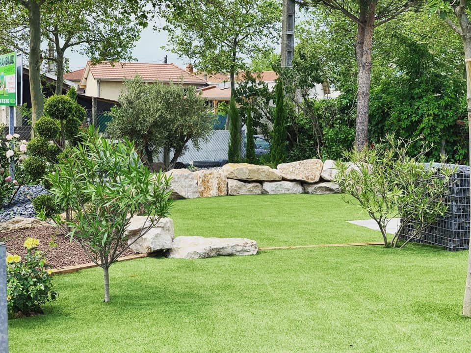 Jardin avec différents arbustres