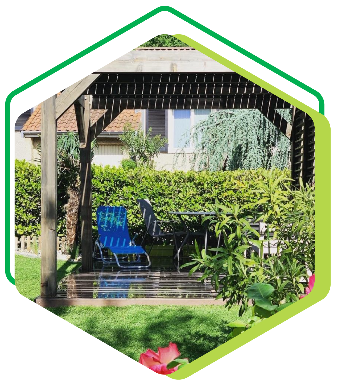 Terrasse et sa pergolas dans un jardin