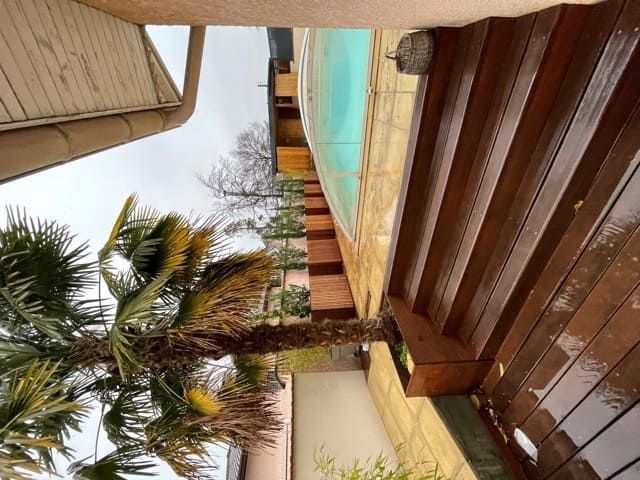 Terrasse en bois et son escalier