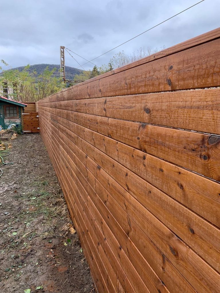 zoom sur une palissade en bois