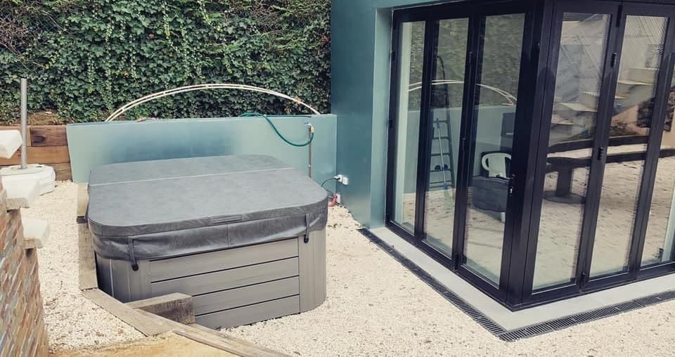installation d'un spa extérieur