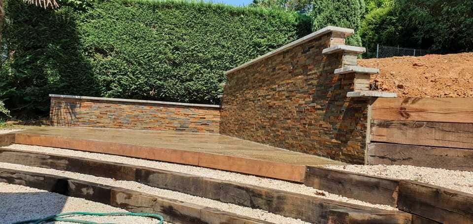 Muret et escalier en pierre