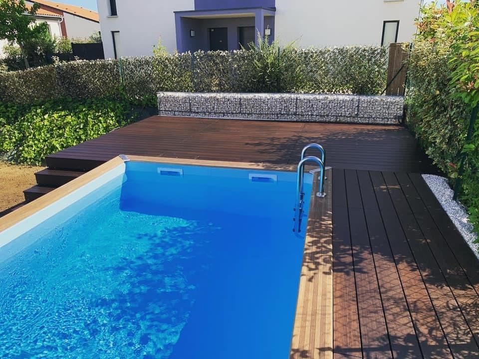 Vue du dessus d'une piscine 1