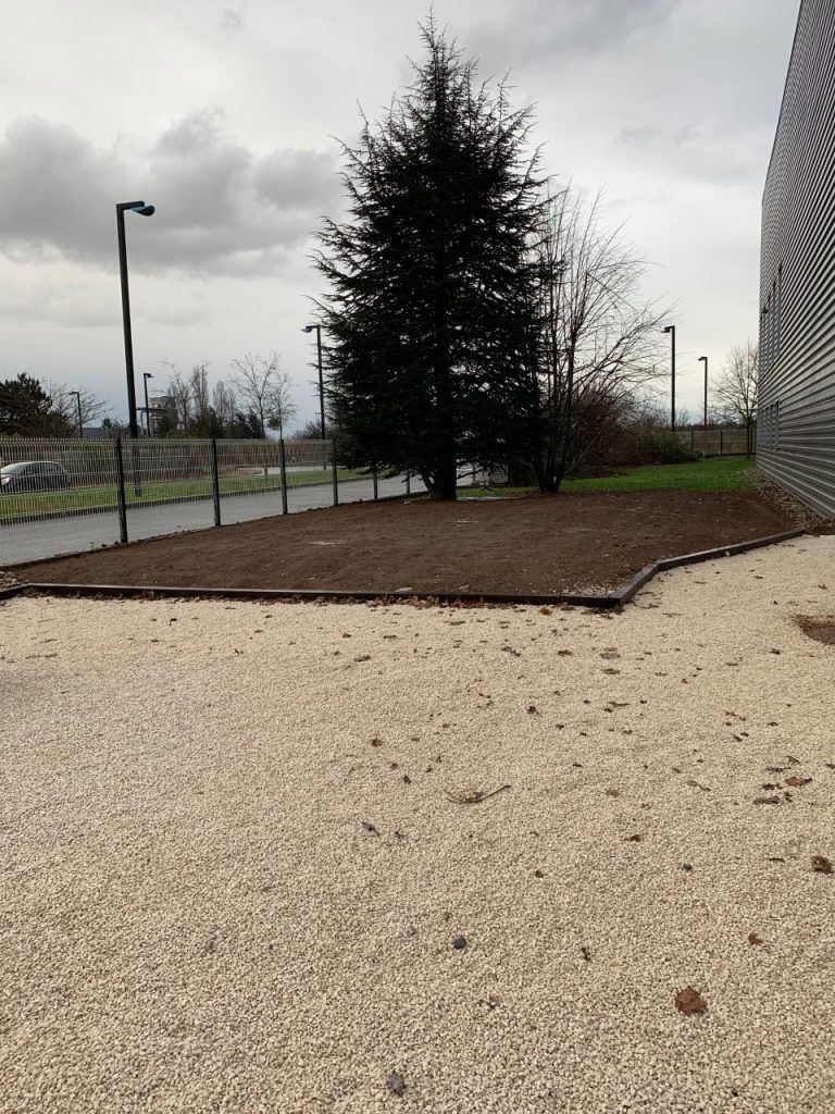 Terrain de cailloux 1