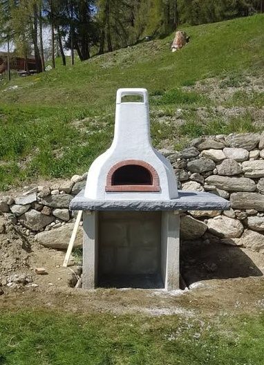 Four à pizza extérieur en briques