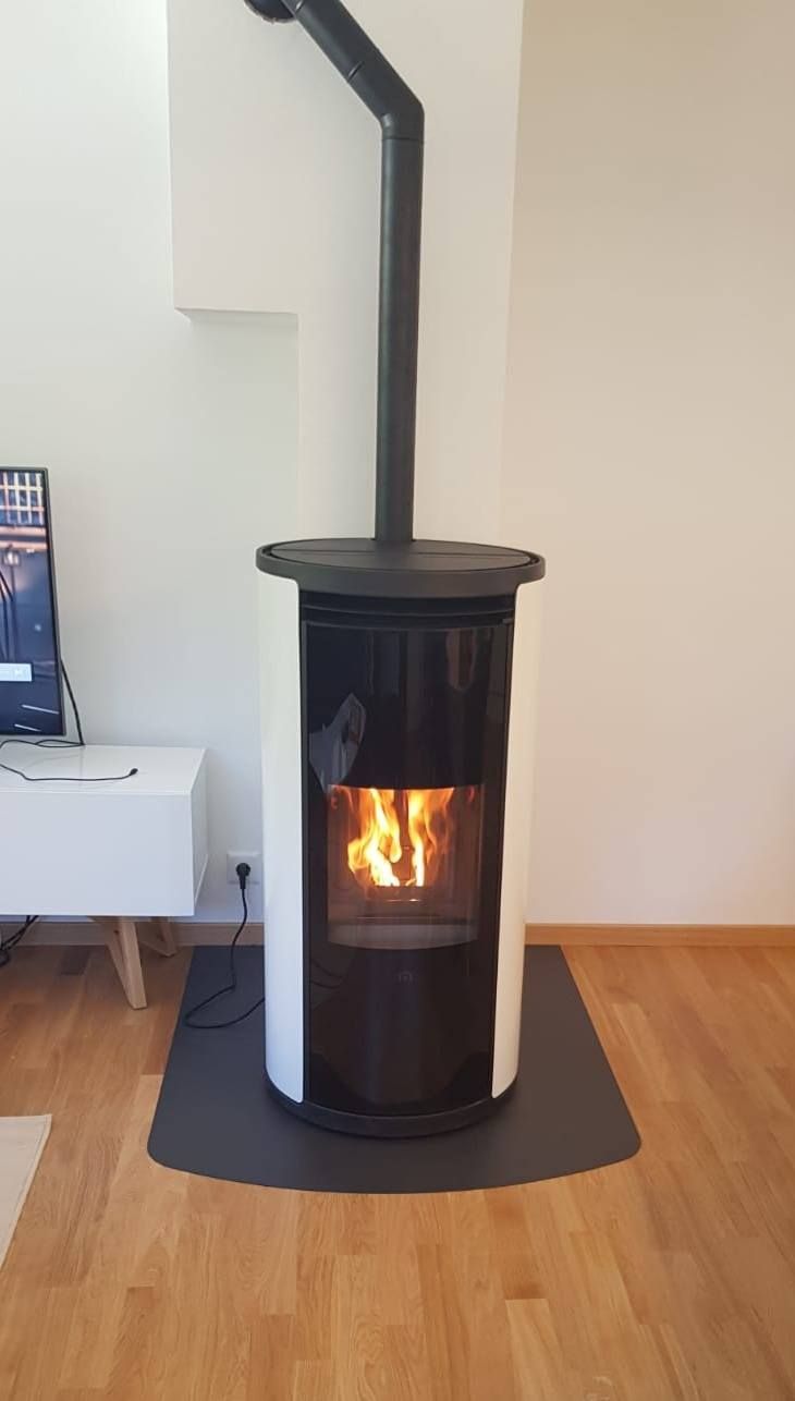 Poêle à granulés blanc et noir