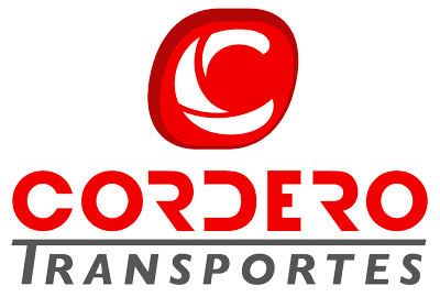Logotipo de Cordero Transportes con un emblema circular rojo sobre el texto rojo "CORDERO" y el texto gris "TRANSPORTES".