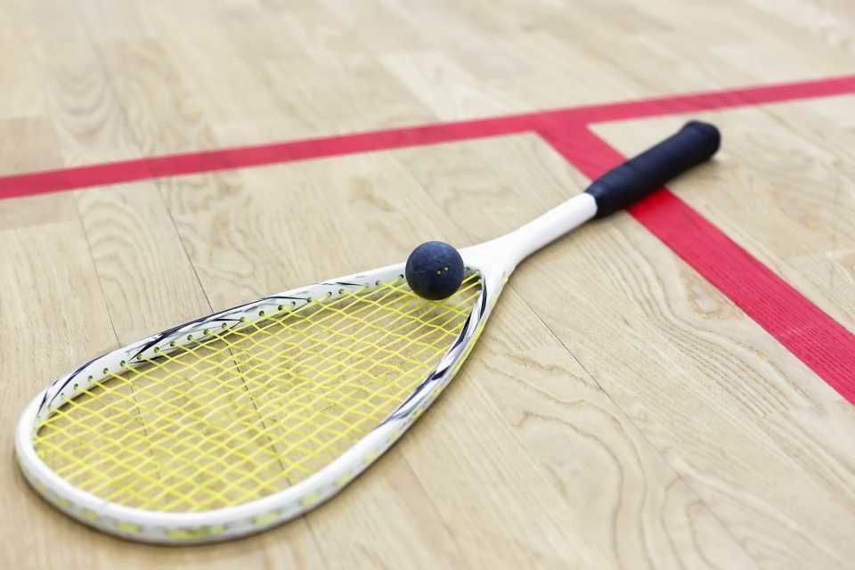 Squash-Schläger mit Ball