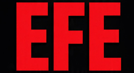 Letras mayúsculas rojas “EFE” sobre fondo negro
