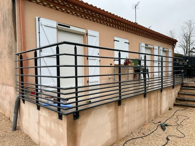 Garde-corps installé à un balcon