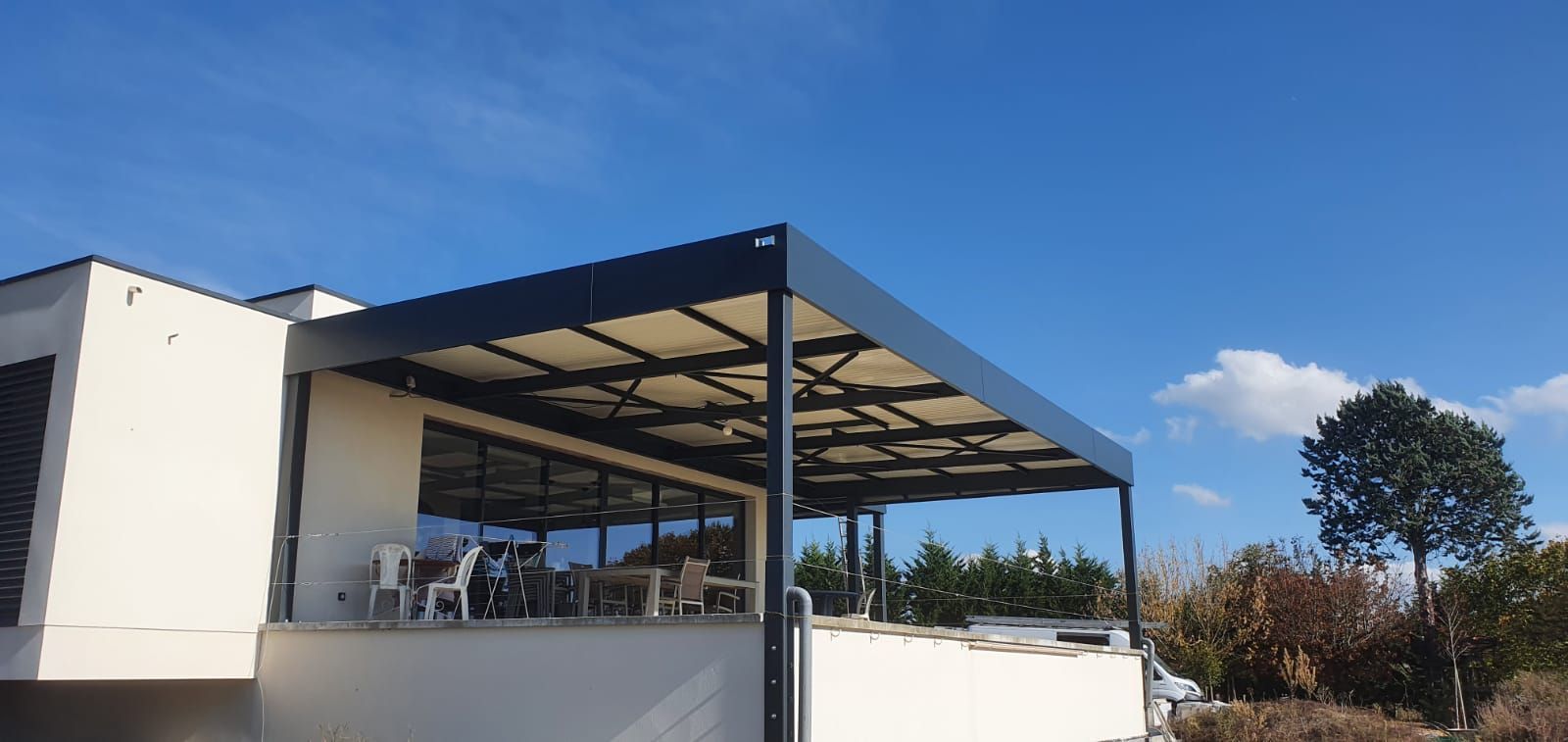 Pergola métal chez un particulier