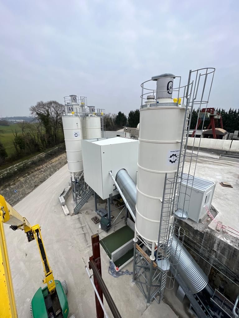 Centrale à béton vue d'une hauteur