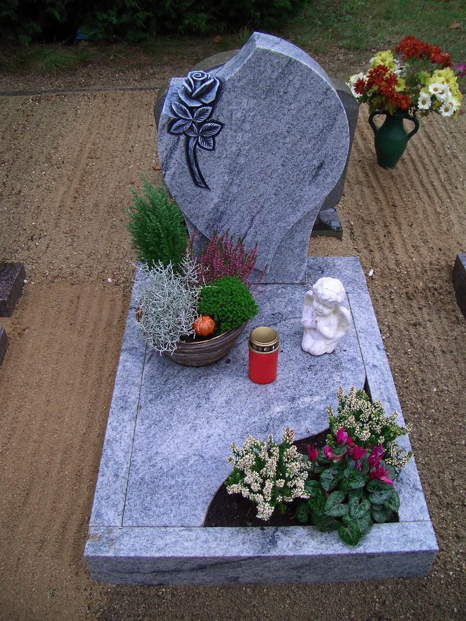 Grabsteine, Grabtafel Steinmetzbetrieb Riech