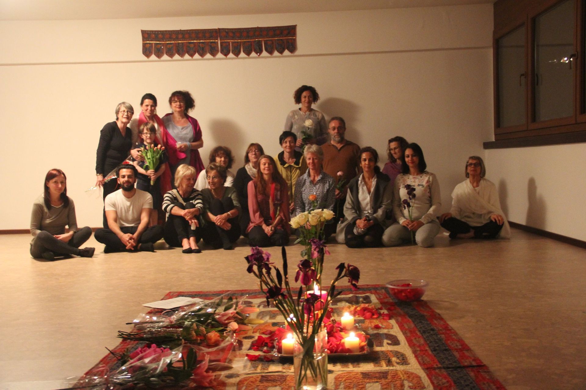 partecipanti a una lezione di yoga - Parvati Yoga