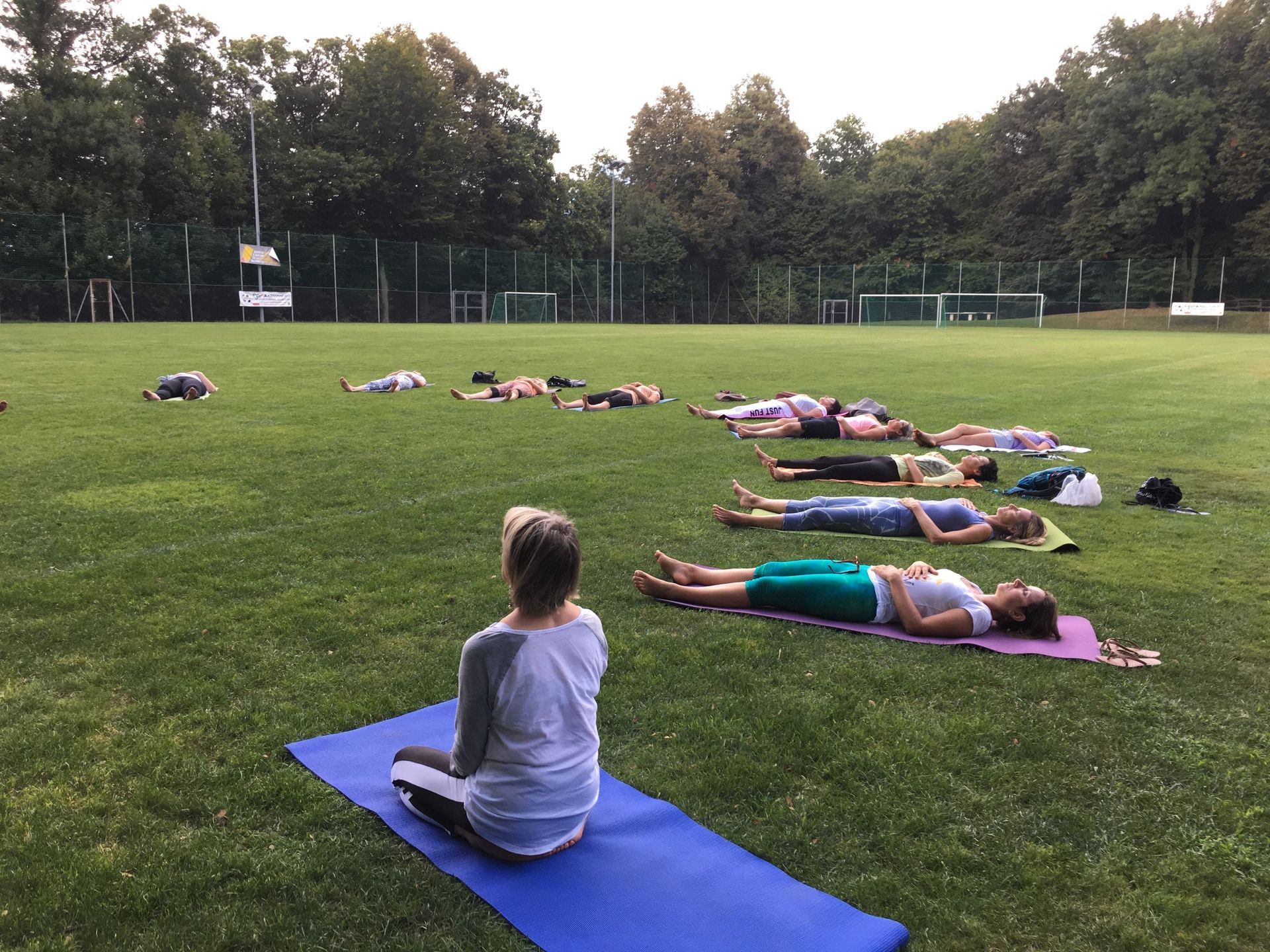 lezione di yoga al parco - Parvati Yoga