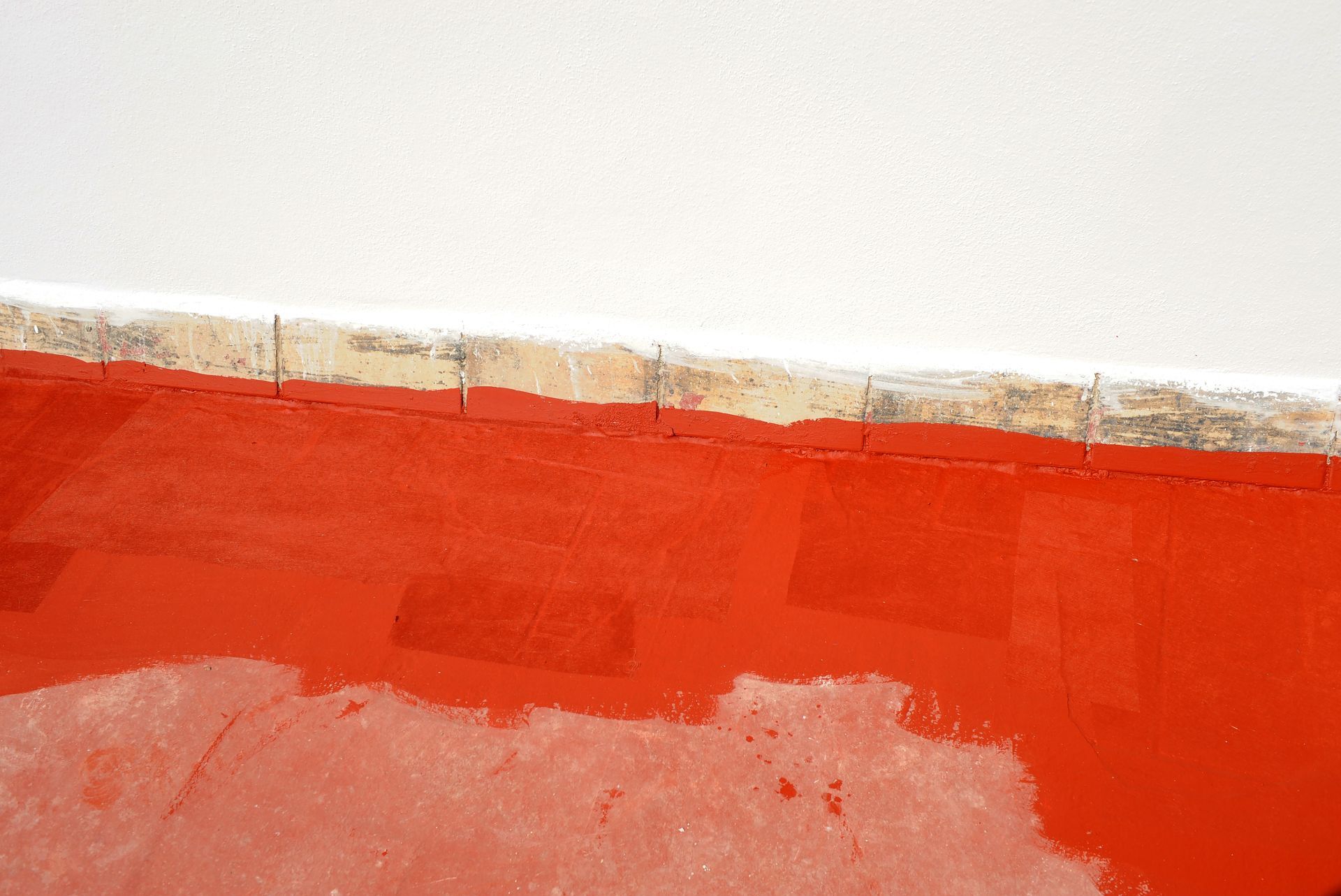 Application d'une résine d'étanchéité sur un toit-terrasse