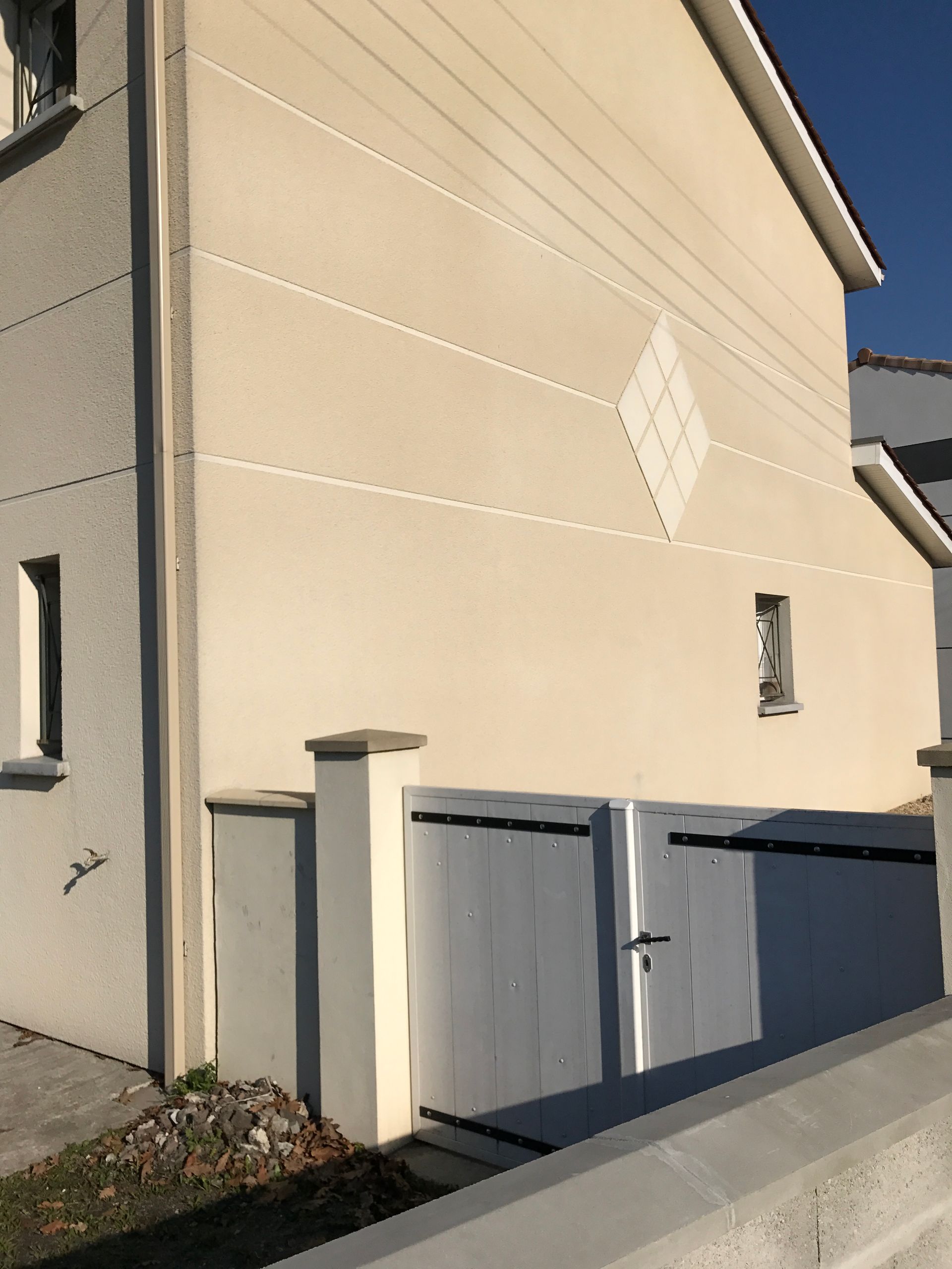 Réalisation d’un enduit qui donne du caractère à votre façade.