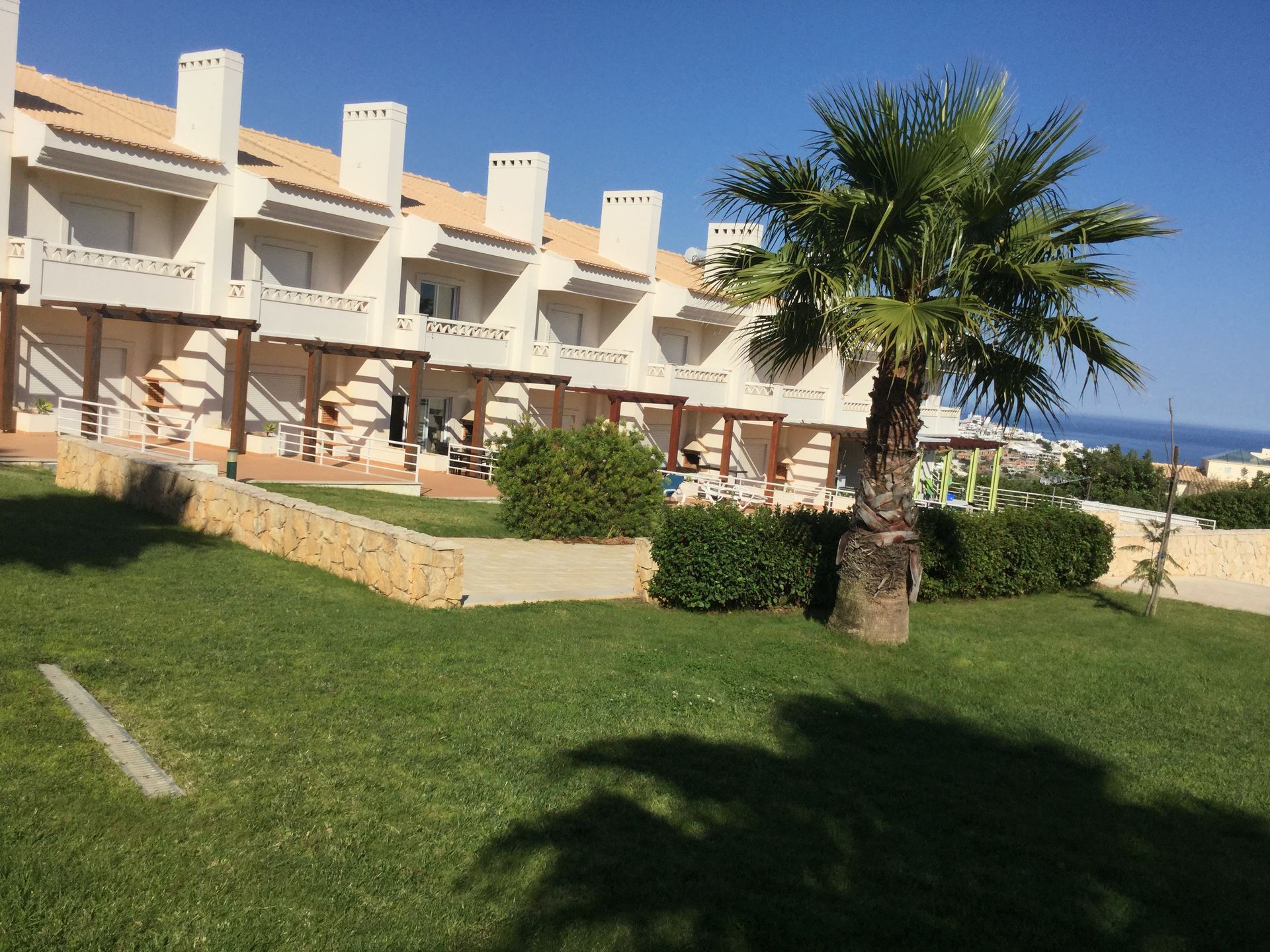 Création de relief avec un enduit gratté.