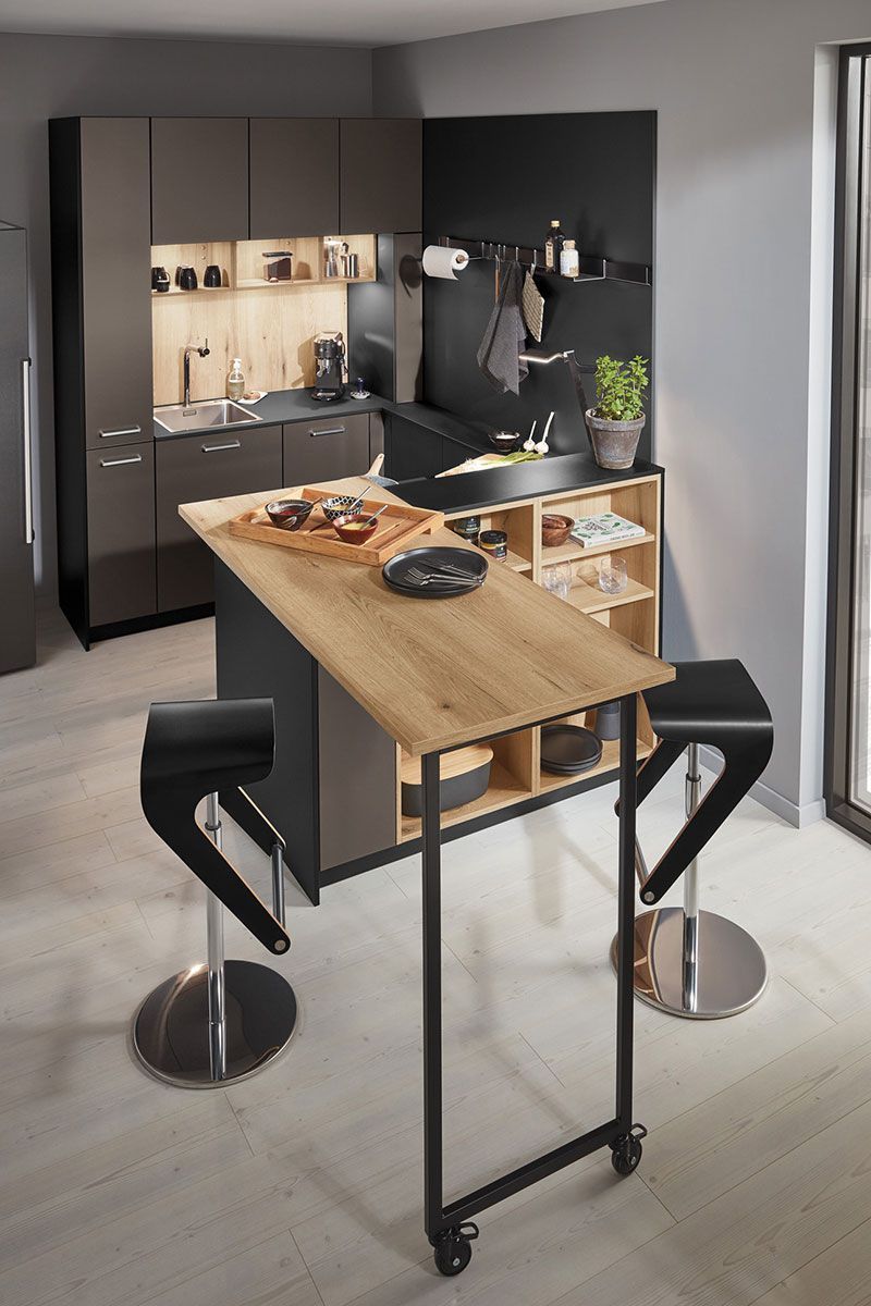 Cuisine en U avec plateau rétractable.jpg