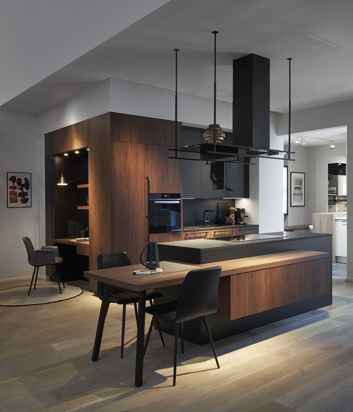 Modèle cuisine Kueche_05_Bali_Nussbaum_Uno_schwarz_M