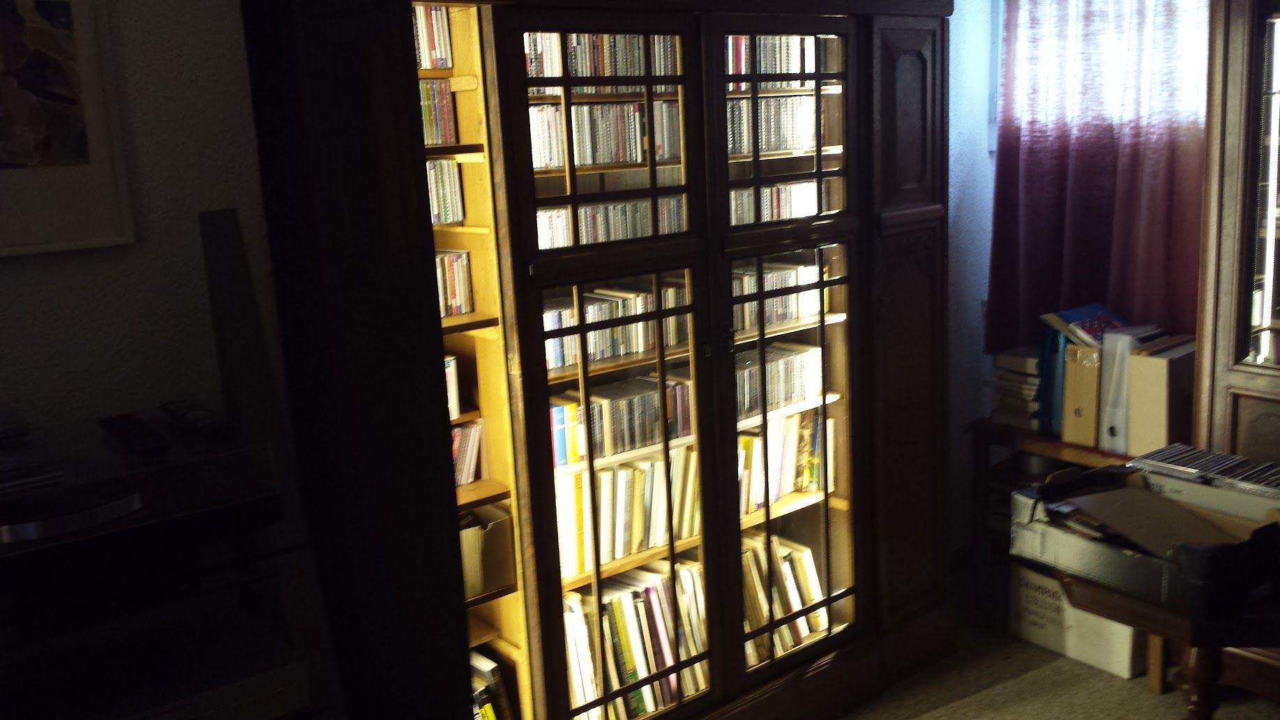 lumière de bibliothèque de nuit