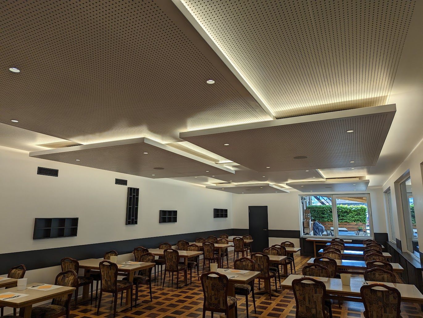 salle lumineuse avec LED