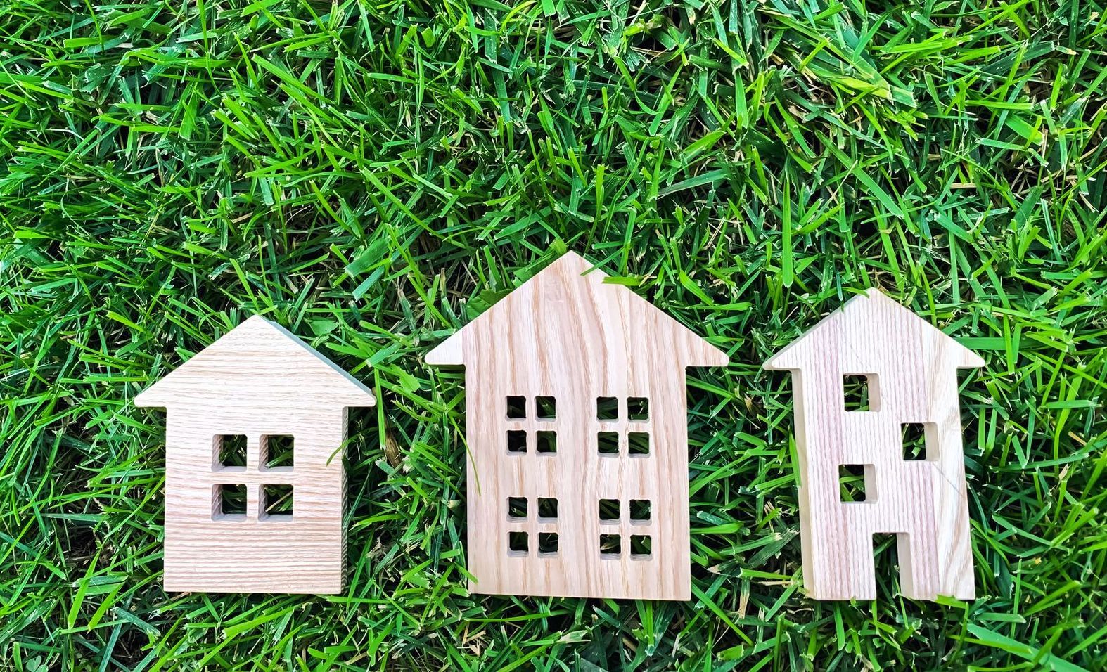 Maquettes de maisons en bois miniatures