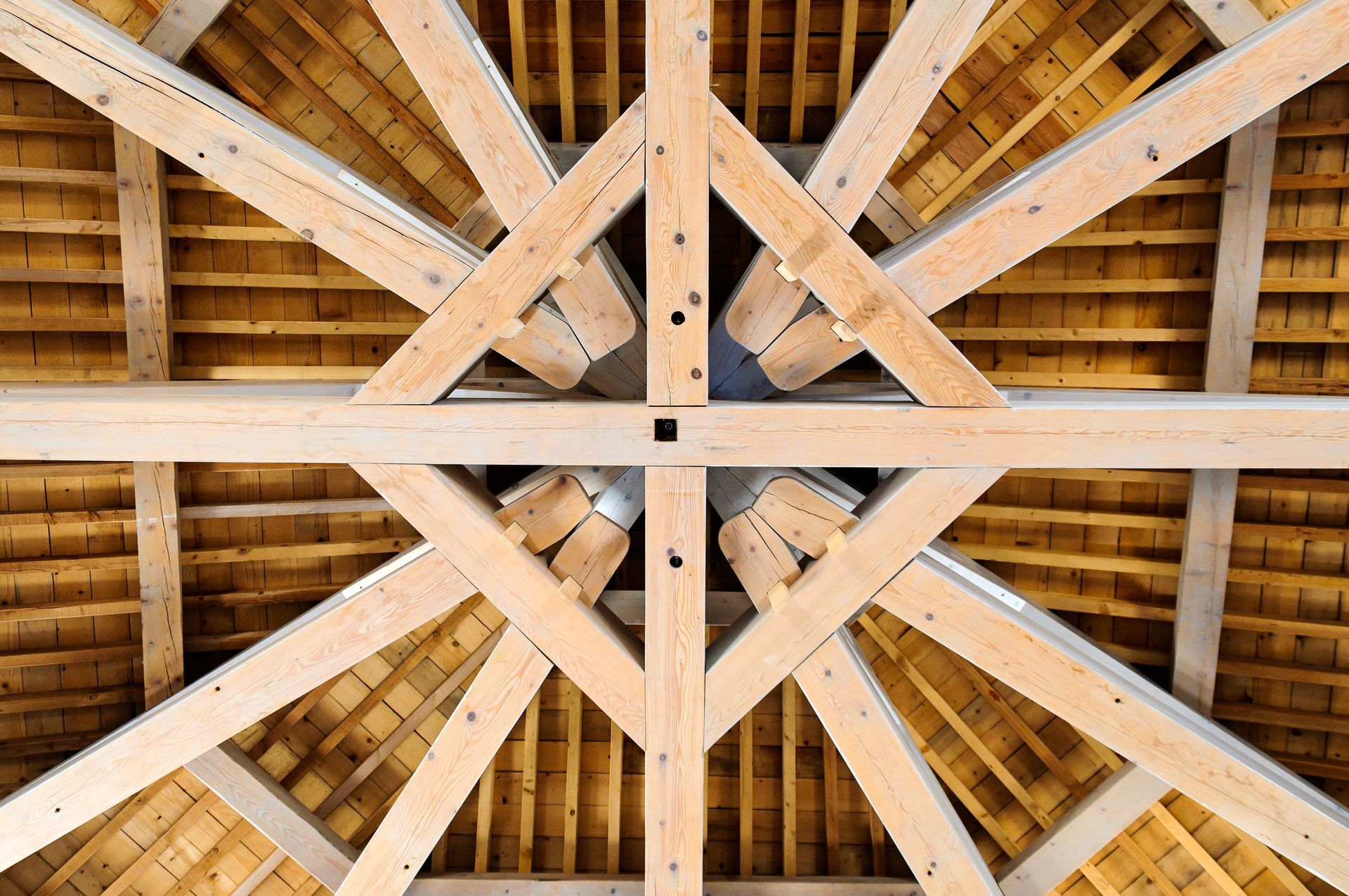 Dessous de charpente en bois
