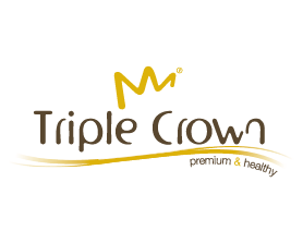 Logotipo de Triple Corona en marrón y dorado con un icono de corona y el lema 
