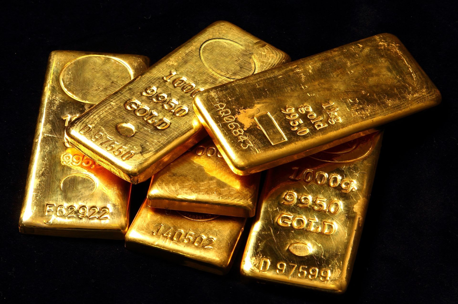 Lingotins d'or en gros plan.