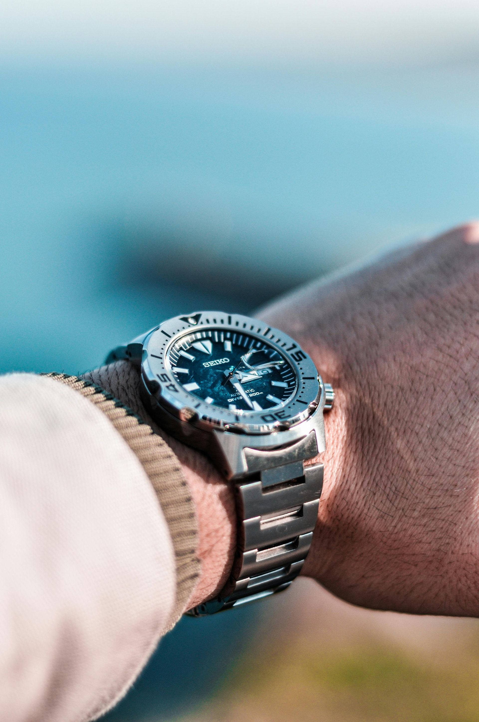 Gros plan sur une montre Seiko.