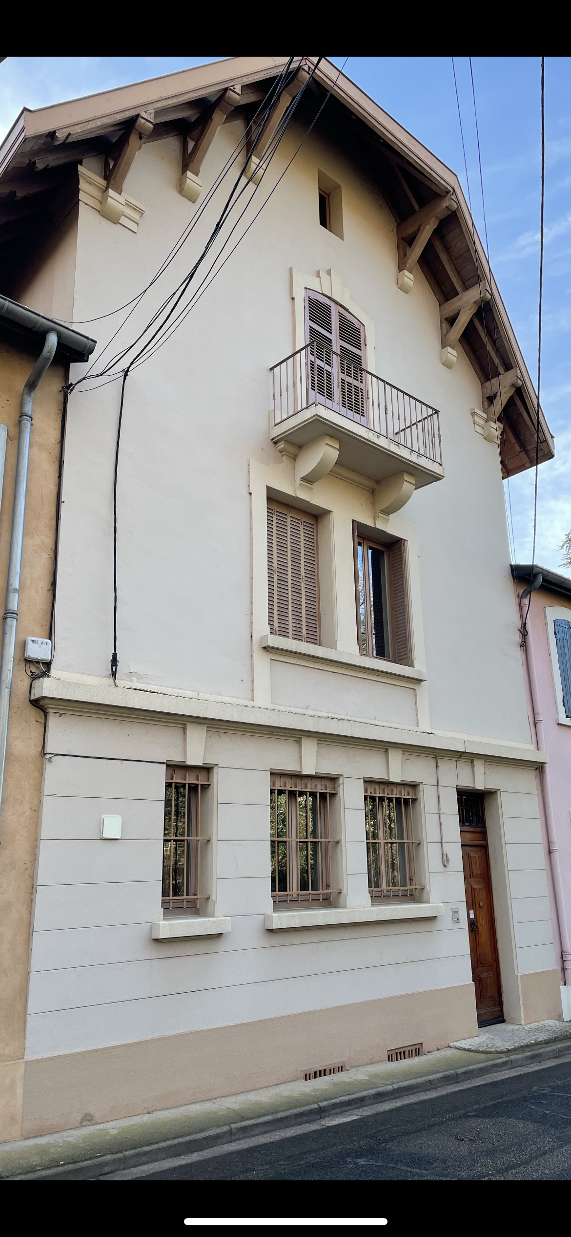 Façade d'une maison après la pose d'une résine