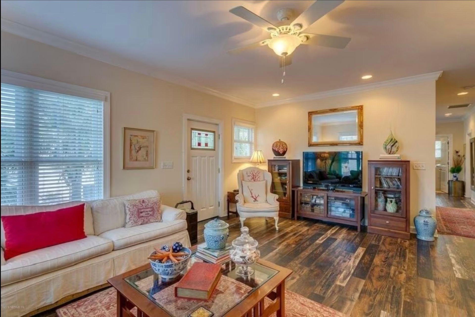 Upper Suite: Living Room