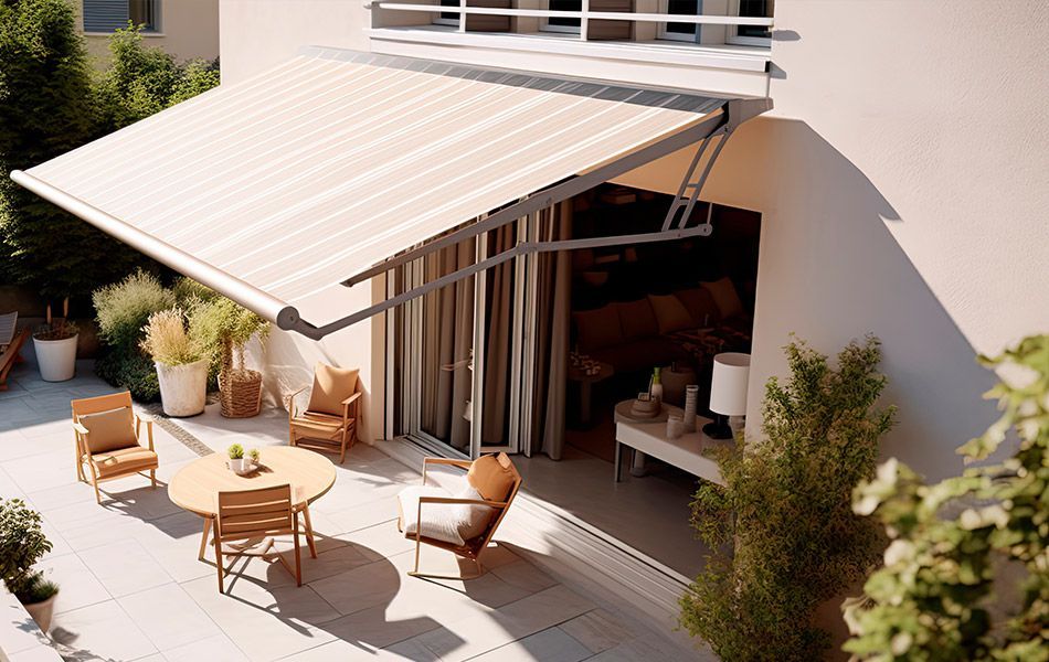 Terrasse à l'ombre d'un store