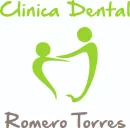 Logotipo verde: dos figuras estilizadas, una tiende hacia otra, sobre el texto "Cl&iacute;nica Dental Romero Torres".