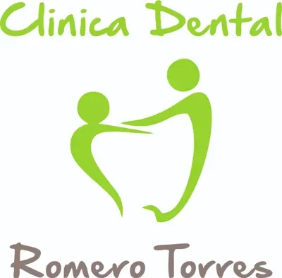 Logotipo verde de un diente con el nombre "Romero Torres" en fuente cursiva.