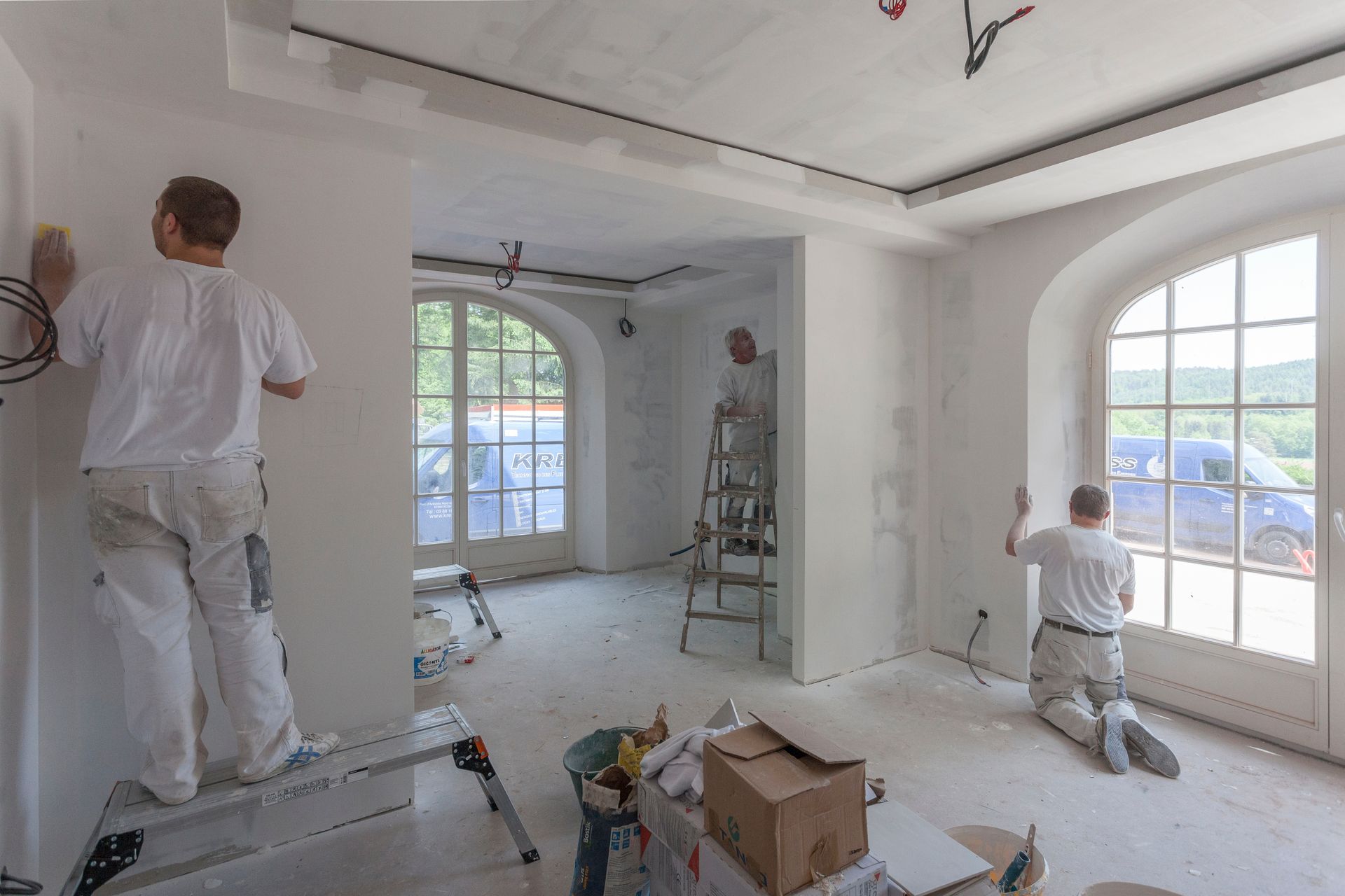 Rénovation d'une pièce par trois artisans