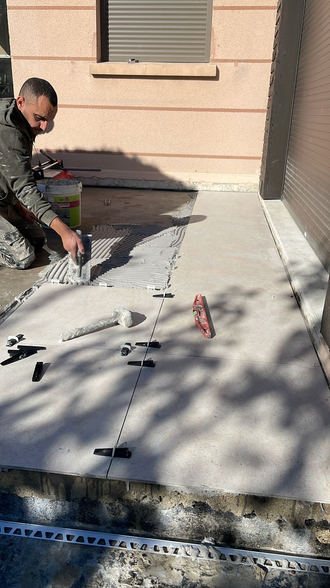 Carrelage sur une terrasse