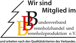 Logo des Deutschen Brennholzverbandes mit dem Text „Wir sind Mitglied im...“ und dem BBB-Logo in den Farben der deutschen Flagge.