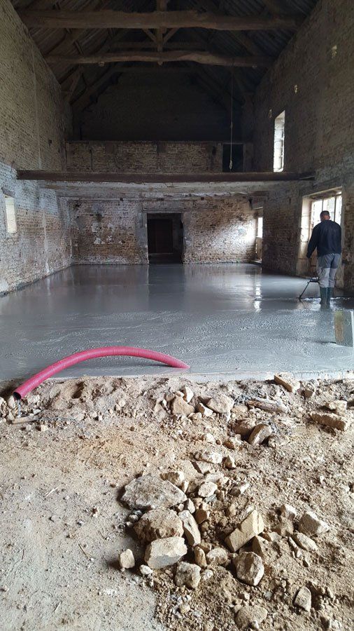 Dallage en béton dans une vieille maison