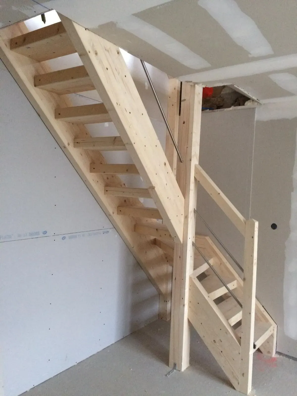 Escalier en bois clair