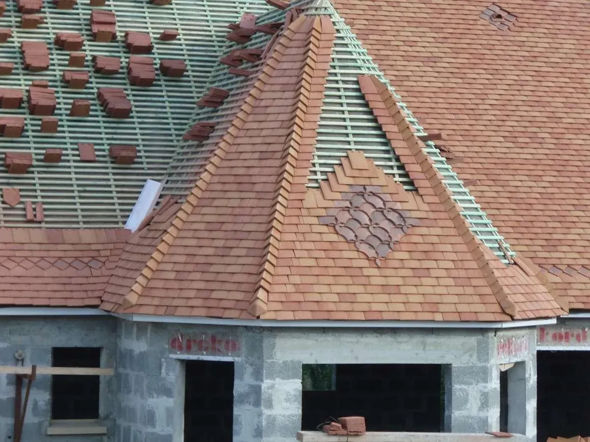 Rénovation de la toiture avec des tuiles oranges