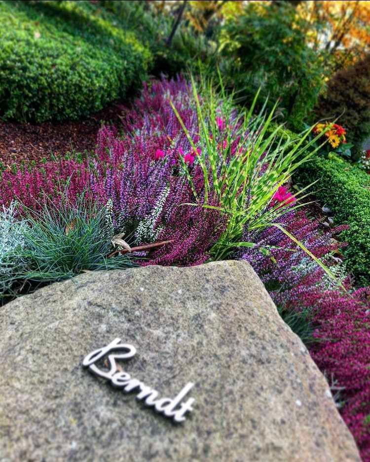 grabgestaltung mit inschrift