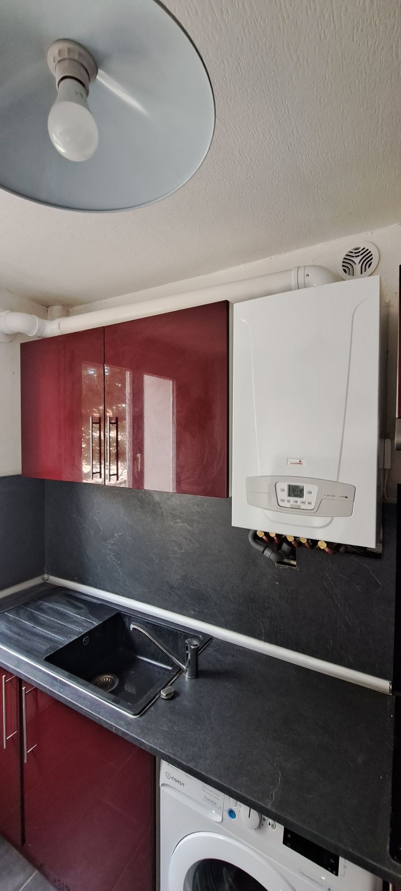 Chaudière dans une cuisine