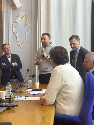 Relatore al microfono durante evento de La Lombardia che Vorrei a Varese