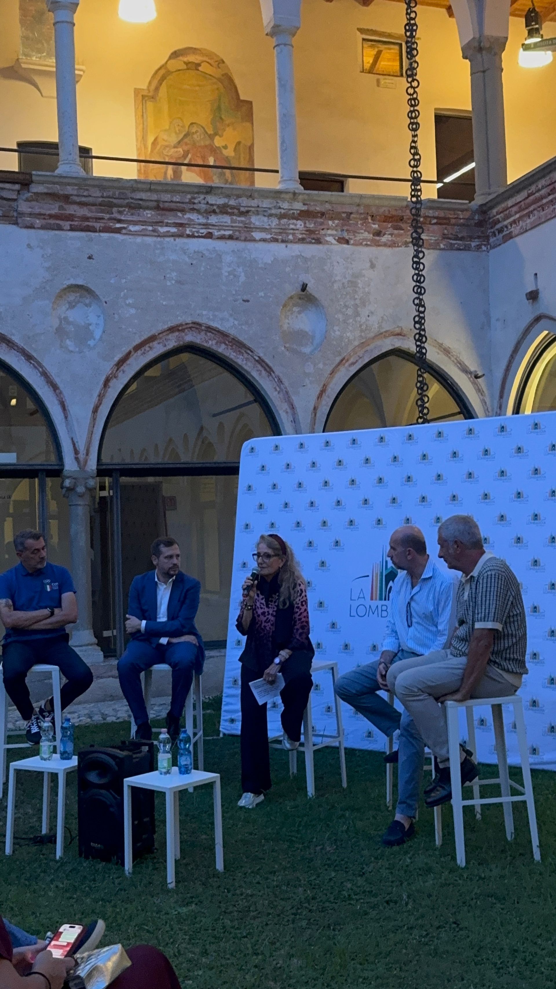 Relatori sul palco durante il talk sull'inclusione al Monastero di Cairate