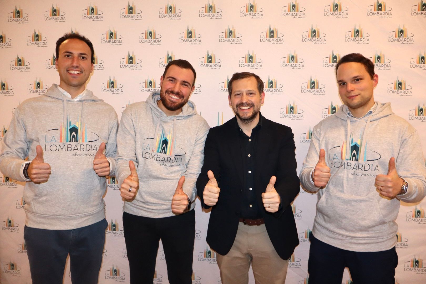 Membri de La Lombardia che Vorrei in posa durante evento associativo a Varese