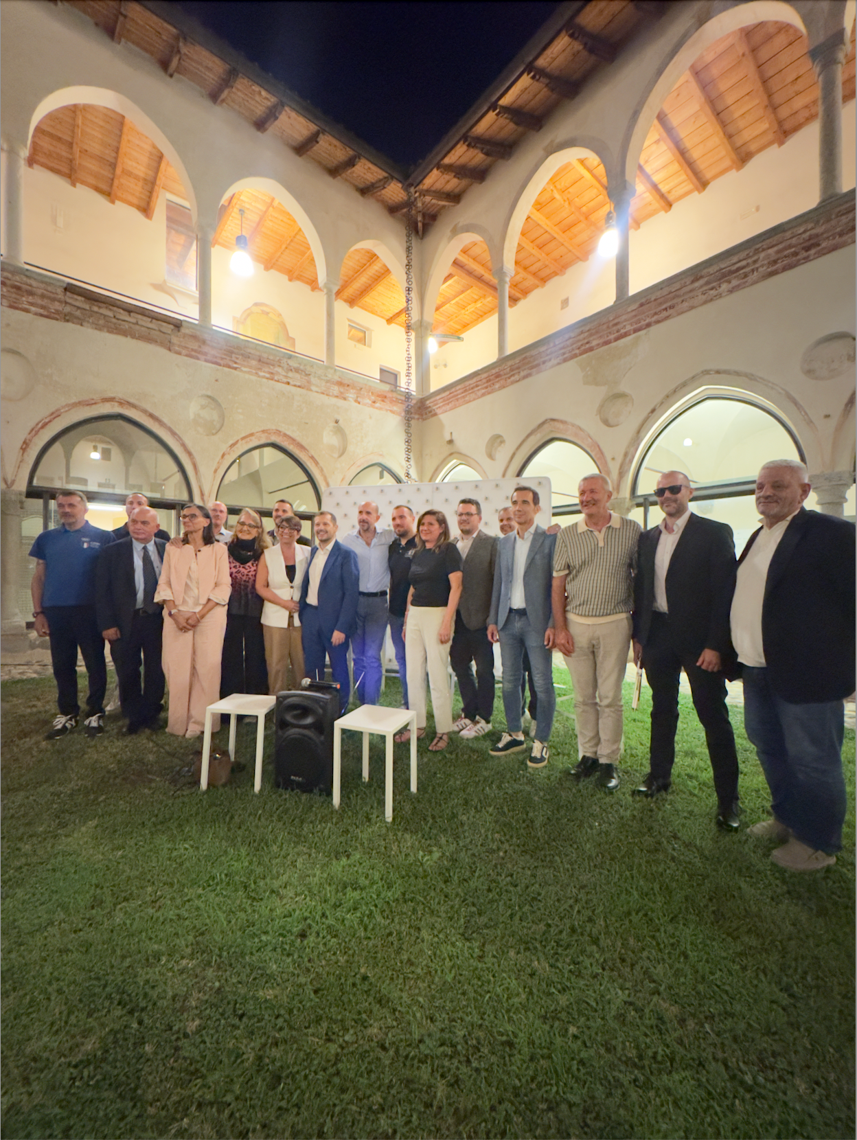 Relatori e partecipanti dell'evento sulla sostenibilità sociale nel Monastero di Cairate, La Lombardia che Vorrei
