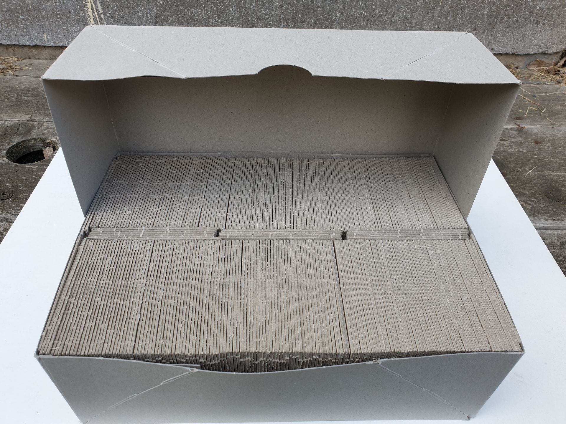 aus Altpapier gefertigte Kantenschutzecken