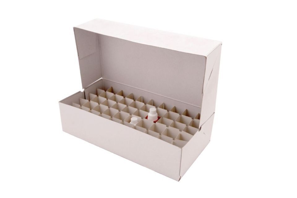 PAKA Glashütter Pappen- und Kartonagenfabrik GmbH Aufrichteschachtel mit anhängendem Deckel plus Gefache für kleine leichte Einheiten